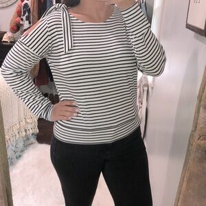 Mink pink size medium white & black top